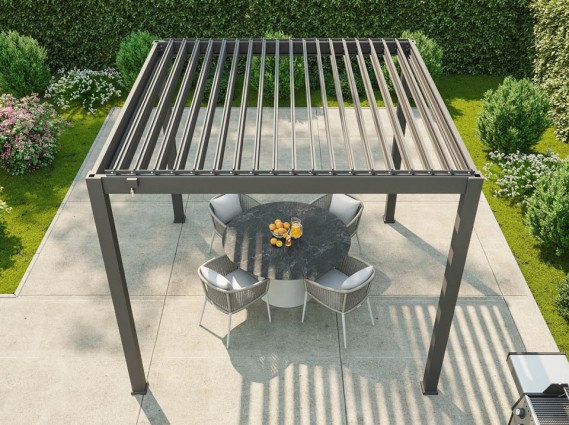 Vue aérienne d'une pergola bioclimatique avec des lames ouvertes