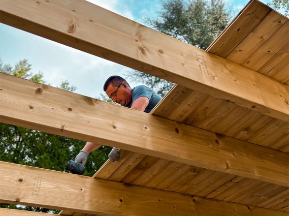 Installation de toiture d'un carport bois CASTELLANE 2 places