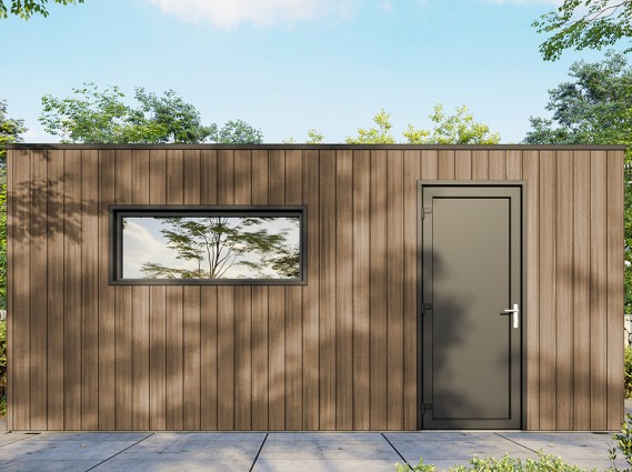 Vue sur la porte de service du garage en bois composite SILVERSTONE couleur Teck